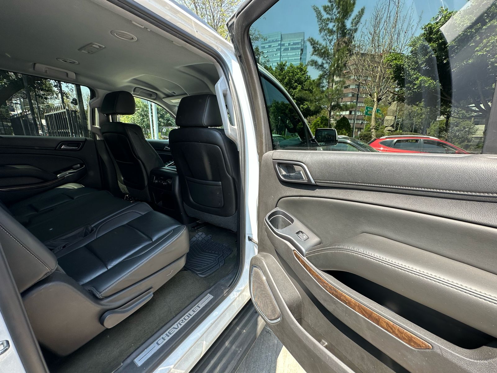 Chevrolet Suburban  2015