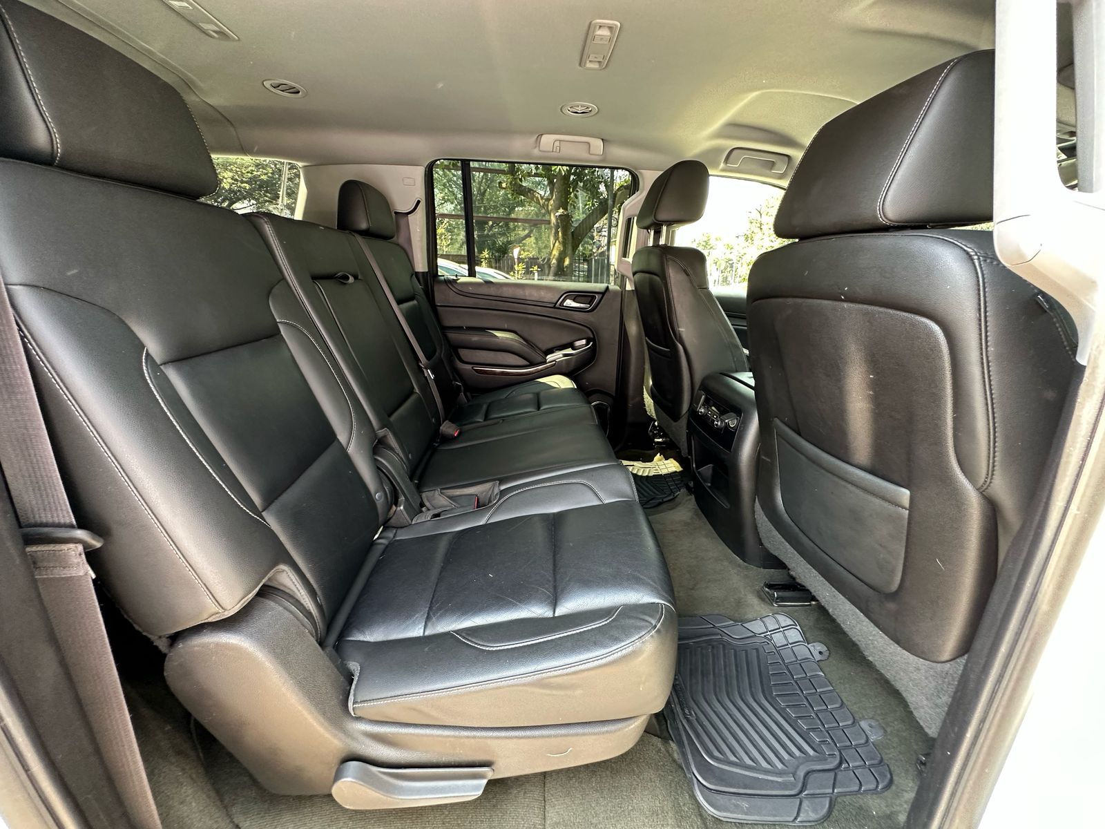 Chevrolet Suburban  2015