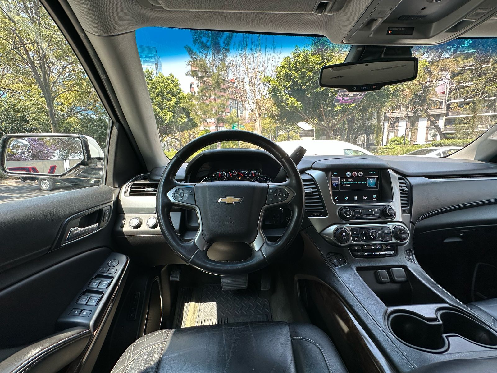 Chevrolet Suburban  2015