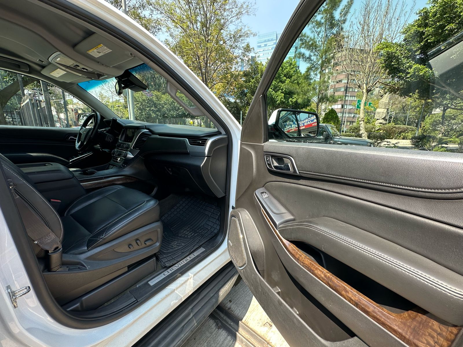 Chevrolet Suburban  2015