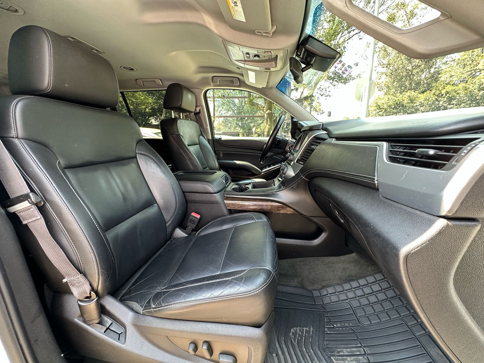 Chevrolet Suburban  2015