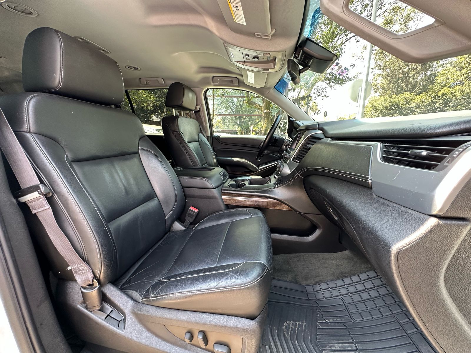 Chevrolet Suburban  2015