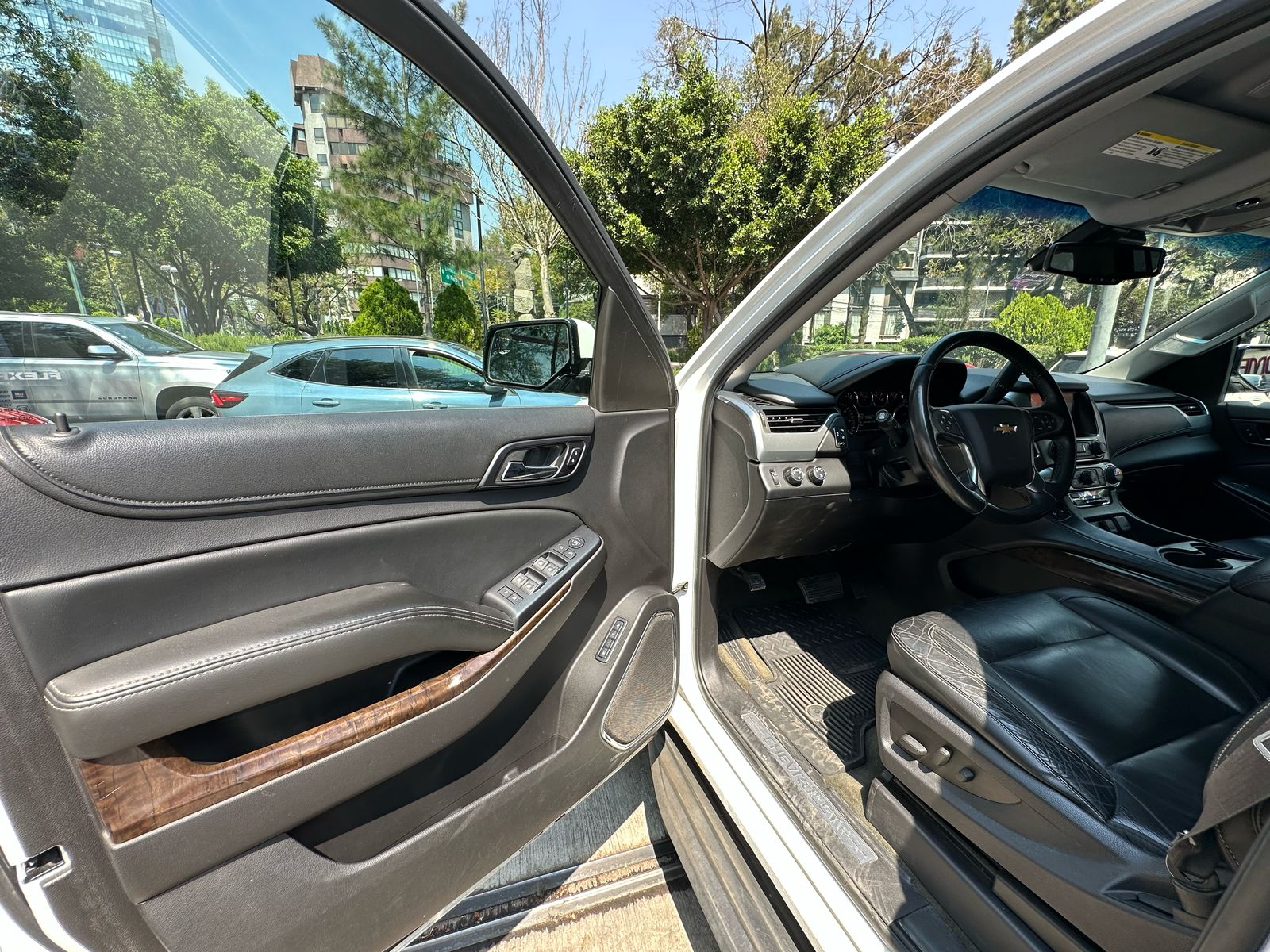 Chevrolet Suburban  2015