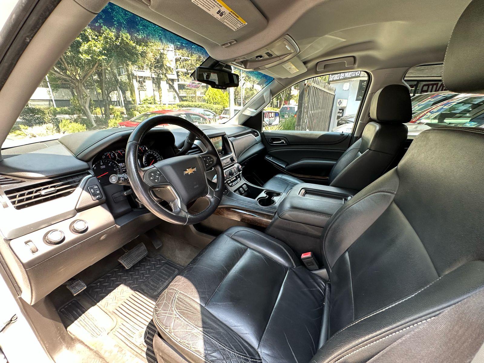 Chevrolet Suburban  2015