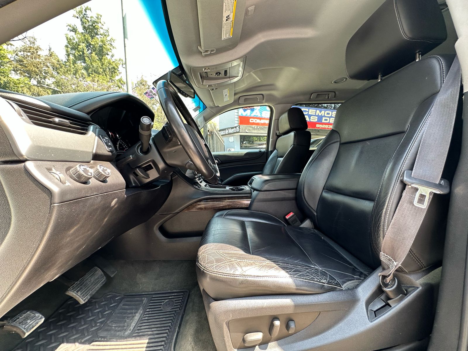 Chevrolet Suburban  2015