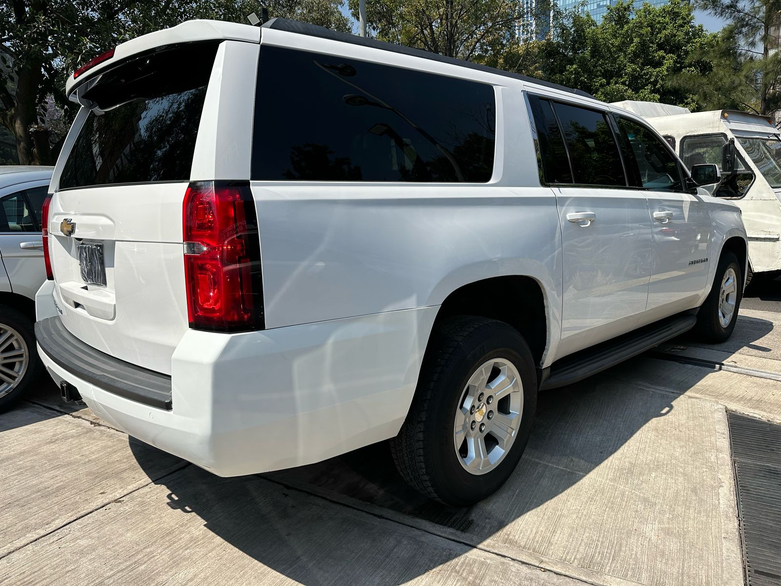 Chevrolet Suburban  2015