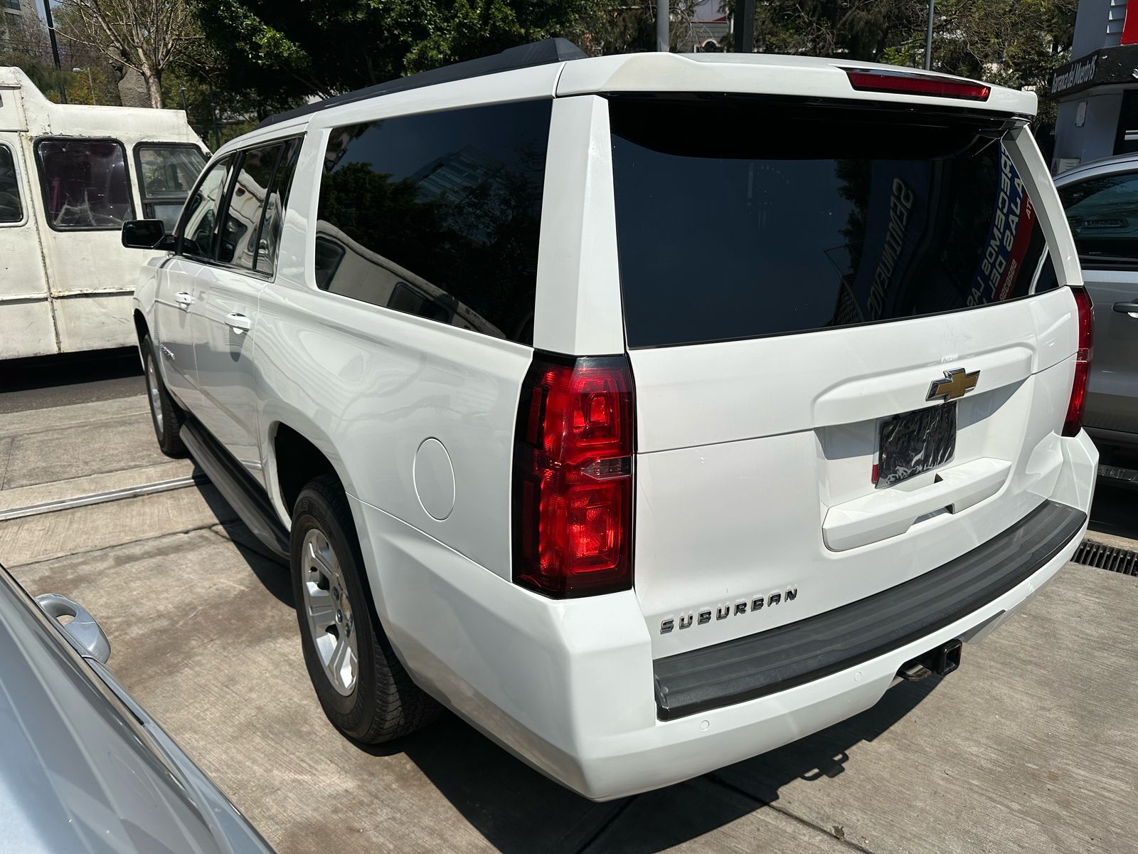 Chevrolet Suburban  2015